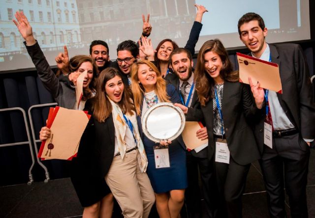Πρωταθλήτρια κόσμου η Νομική Σχολή Αθηνών σε διεθνή διαγωνισμό