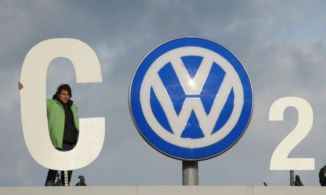 Διορία 10 ημερών δίνει η Κομισιόν στη Volkswagen για να δώσει εξηγήσεις σχετικά με νέες αποκαλύψεις