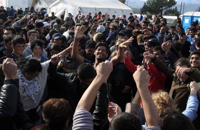 «Βουλιάζει» ο καταυλισμός της Ειδομένης, αναμένονται άλλοι 5.000 πρόσφυγες