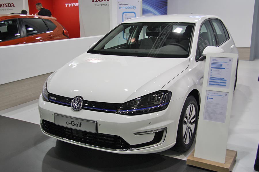 VW: Μπαίνουν στην πρίζα δύο μοντέλα της στην χώρα μας