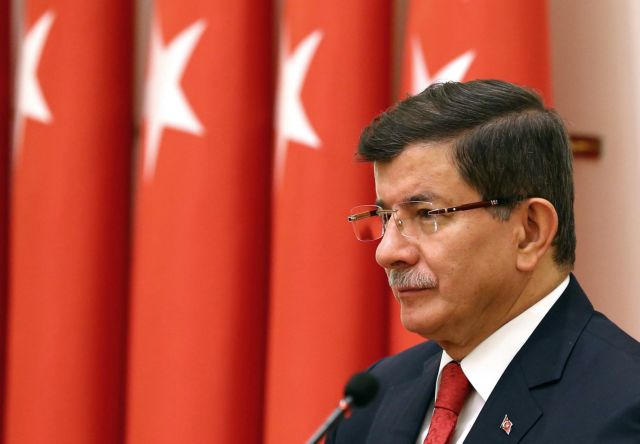 Νταβούτογλου: Η Τουρκία θα συνεργαστεί με τη Ρωσία για να μειωθεί η ένταση