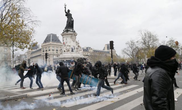 Παρίσι: Σύγκρουση διαδηλωτών για την κλιματική αλλαγή με αστυνομικούς