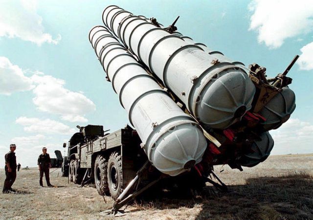 Η Ρωσία αρχίζει τις παραδόσεις των πυραύλων S-300 στο Ιράν