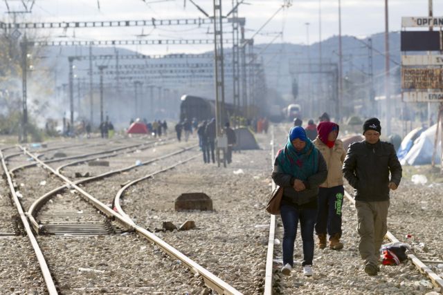 Μουζάλας: «Παράνομη η κατηγοριοποίηση των προσφύγων»