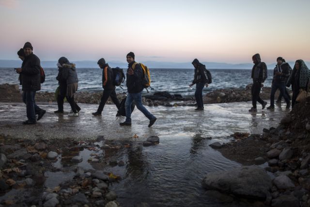 Η Τουρκία σταμάτησε εκατοντάδες πρόσφυγες μια ημέρα μετά τη συμφωνία με την ΕΕ