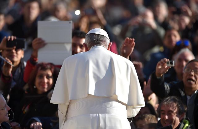 Φτωχούς και άστεγους κάλεσε ο Πάπας στην πρεμιέρα της ταινίας για τη ζωή του