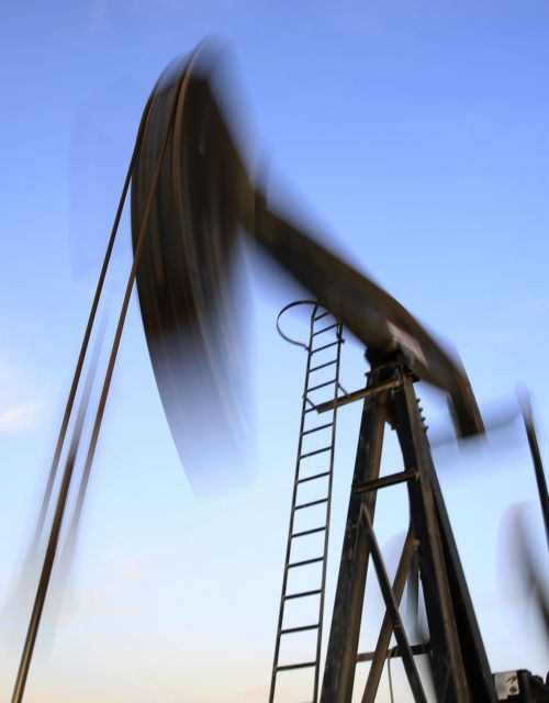 Βλέπουν να πέφτουν οι τιμές κοντά στα 20 δολάρια το βαρέλι