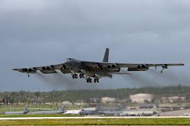 Η Κίνα χαρακτήρισε «σοβαρή στρατιωτική πρόκληση» την υπερπτήση B-52 των ΗΠΑ στη Νότια Σινική Θάλασσα
