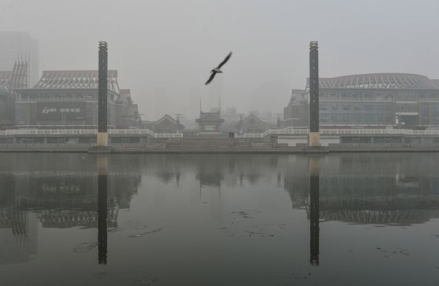Κίνα: «Κόκκινος συναγερμός» σε δέκα πόλεις για την ατμοσφαιρική ρύπανση