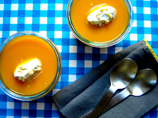 Σούπα κάστανο με αχλάδι και σαντιγί βανίλιας