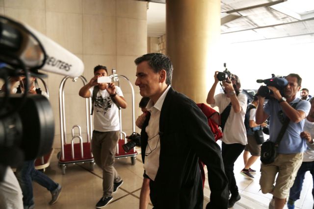 Ποδαρικό με τους τροϊκανούς για Ασφαλιστικό, κόκκινα δάνεια