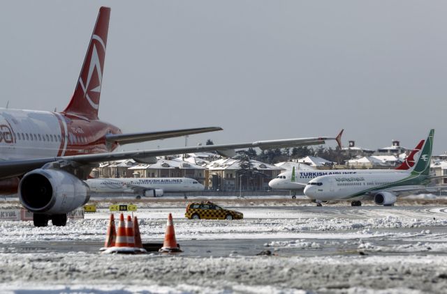 Κωνσταντινούπολη: Ακυρώσεις πτήσεων λόγω σφοδρών χιονοπτώσεων
