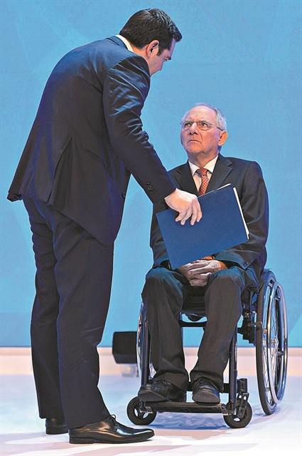 Πώς φτάσαμε από το «go back, madame Merkel» στο «μπράβο, Αλέξη»