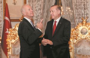 Ενα δέλεαρ για προσέγγιση Μπάιντεν