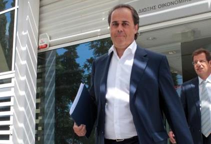 Ο Παπασταύρου αντεπιτίθεται