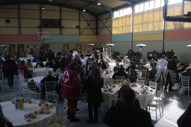 Πρωτοχρονιάτικο γεύμα σε άστεγους και άπορους από τον Δήμο Αθηναίων