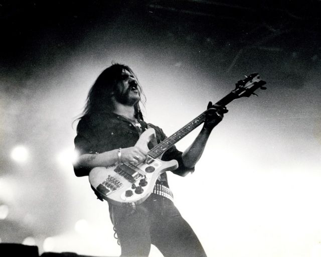 Lemmy: Οι θρύλοι ποτέ δεν πεθαίνουν…