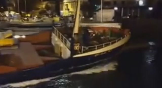 Χαλκίδα: Φορτηγό πλοίο προσέκρουσε στη γέφυρα του Πορθμού Ευρίπου