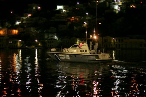 Περιπολικό του Λιμενικού προσάραξε τη νύχτα στις τουρκικές ακτές κατά την καταδίωξη διακινητή