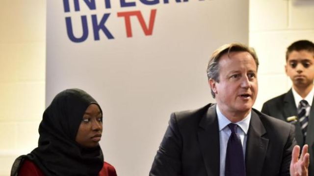 Κάμερον προς μουσουλμάνους: Μάθετε Αγγλικά, αλλιώς δεν θα μείνετε στη Βρετανία
