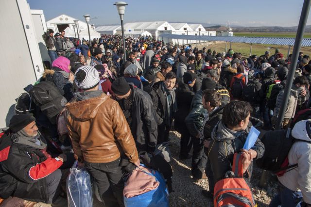 Δημοσίευμα των FT «προτείνει» ανταλλαγή ελληνικού χρέους με πρόσφυγες