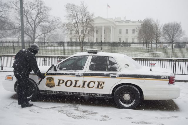 ΗΠΑ: Αρχισαν να πέφτουν οι πρώτες νιφάδες της «Snowzilla»