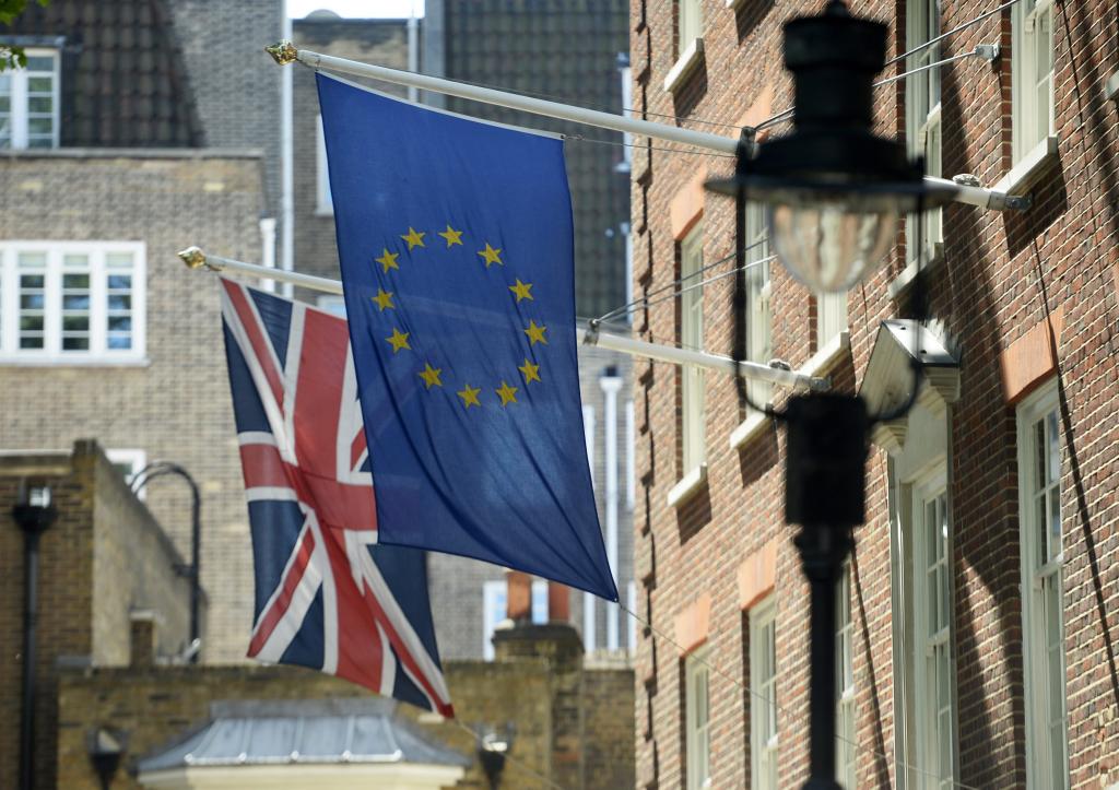 Να μην γίνει το δημοψήφισμα τις ημέρες του EURO ζητάει βρετανός βουλευτής