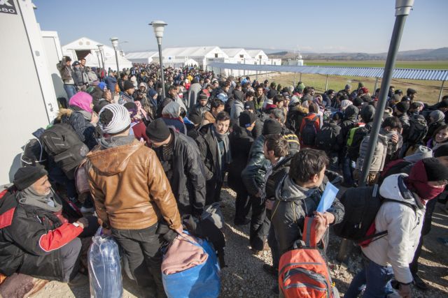Ειδομένη: Πάνω 5.000 πρόσφυγες περιμένουν να περάσουν στην ΠΓΔΜ