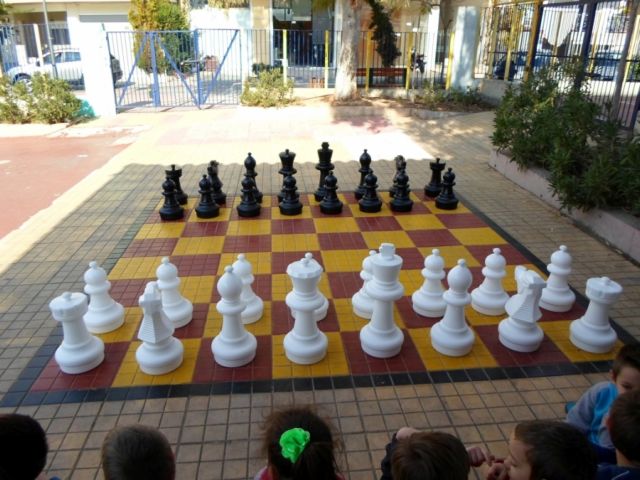 Ελληνικό: Υπαίθριες σκακιέρες στα σχολεία