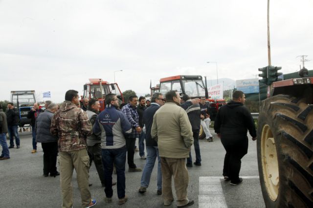 Σπάρτη: Αγρότες εισέβαλαν στα γραφεία του ΣΥΡΙΖΑ