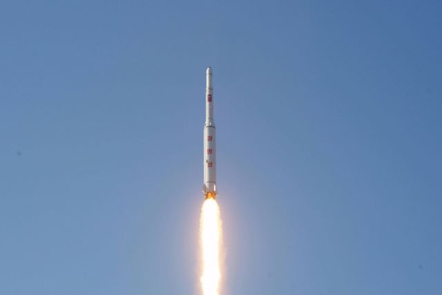 Η εκτόξευση πυραύλου από τη Β. Κορέα τεντώνει το σχοινί μεταξύ ΗΠΑ – Κίνας