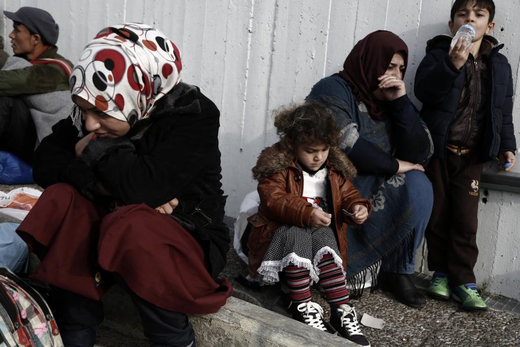 Στρατό και αστυνομία στα σύνορα Ελλάδας – ΠΓΔΜ θα στείλει η Αυστρία για να σταματήσει τους πρόσφυγες