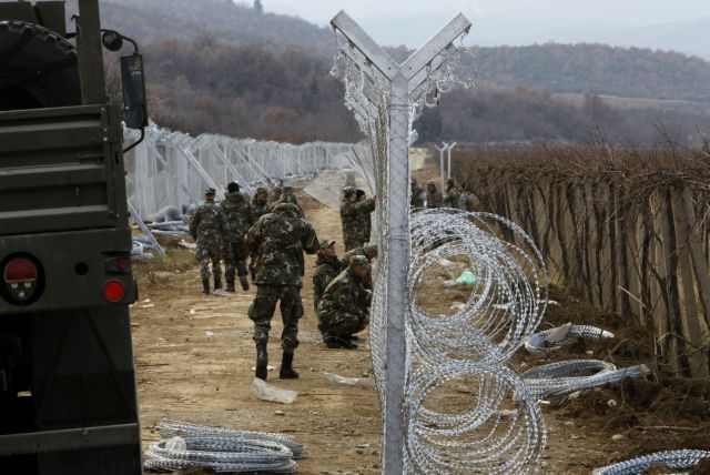 Στον φράχτη στα σύνορα με την Ελλάδα ο πρόεδρος της ΠΓΔΜ