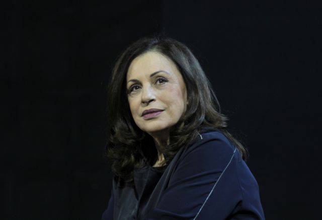 Χάρις Αλεξίου: «Με το συναίσθημα χαλάμε το τραγούδι»