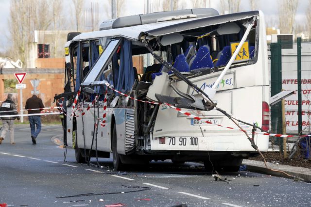 Eξι μαθητές νεκροί σε σύγκρουση σχολικού με φορτηγό στη δυτική Γαλλία
