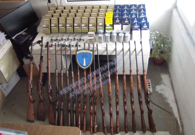 Όπλα και χιλιάδες σφαίρες στην κατοχή τριών συλληφθέντων στον Έβρο