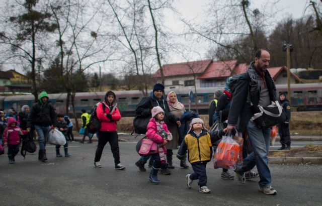 Η Σλοβενία στέλνει στρατό στα σύνορα για τον έλεγχο των προσφυγικών ροών