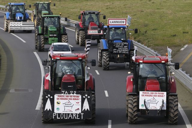 Μπλόκα αγροτών σε πόλεις της Γαλλίας
