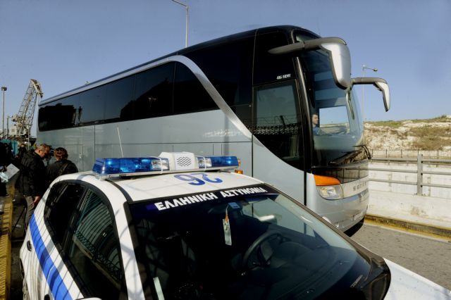Εφτασαν στα Διαβατά τα πρώτα λεωφορεία με πρόσφυγες