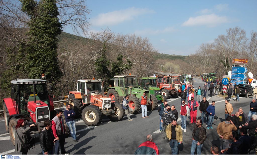 Την Πέμπτη η συνάντηση Τσίπρα με τους αγρότες της Νίκαιας – Ανοιξαν τα μπλόκα στα Τέμπη