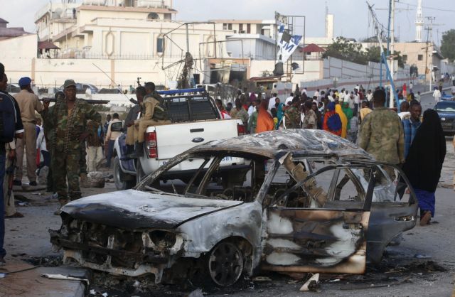 Νέες βομβιστικές επιθέσεις στην Σομαλία με δεκάδες νεκρούς