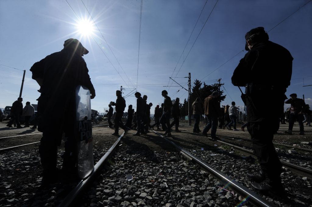Ειδομένη: Σε αποκλεισμό της σιδηροδρομικής γραμμής προχώρησαν οι πρόσφυγες