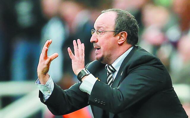 Δεν διέψευσε τις επαφές με τον Μπενίτεθ