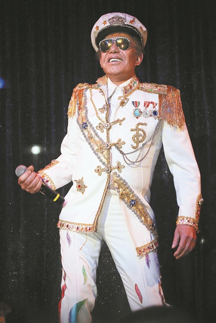 Η περσόνα μιας καλτ μυθολογίας