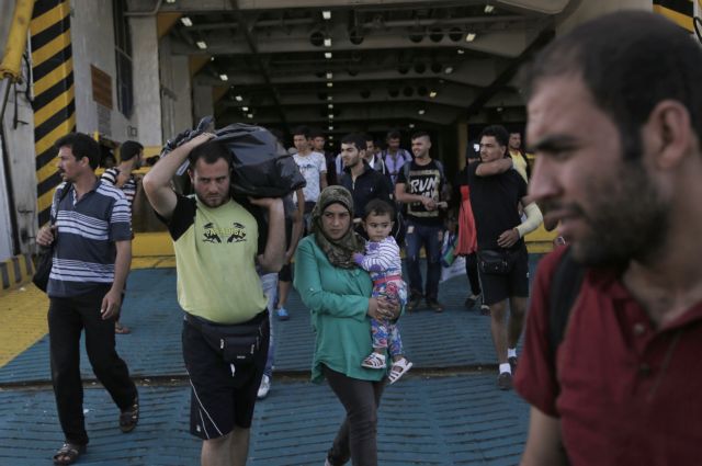 Εφτασαν στον Πειραιά άλλοι 544 μετανάστες και πρόσφυγες
