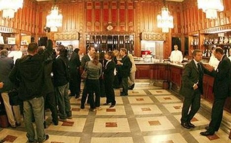 Ιταλία: Εκοψαν το βερεσέ σε υπουργούς και βουλευτές στο μπαρ του Κοινοβουλίου