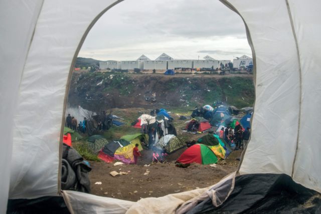 Ουγγαρία: Κλείνει τα κέντρα υποδοχής προσφύγων και μεταναστών