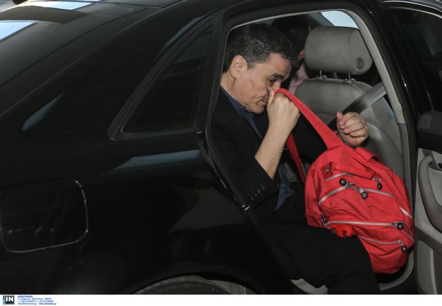 Διαπραγμάτευση: Κλειδώνουν αυξήσεις φόρων για μικρούς και μεγάλους