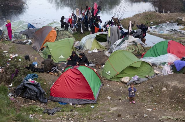 Σε κλινάμαξες θα φιλοξενηθούν οι πρόσφυγες στην Ειδομένη