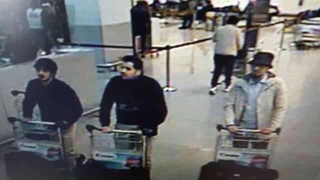 Βέλγιο: Η εισαγγελία έδωσε στη δημοσιότητα βίντεο του τρίτου υπόπτου για τις επιθέσεις στο αεροδρόμιο